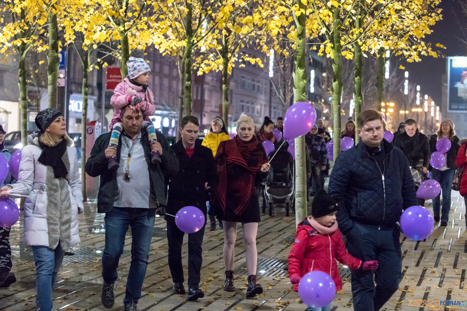 Spacer dla Wcześniaka - fioletowe światełko do nieba Foto: lepszyPOZNAN.pl/Piotr Rychter Spacer dla Wcześniaka - fioletowe światełko do nieba Foto: lepszyPOZNAN.pl/Piotr Rychter