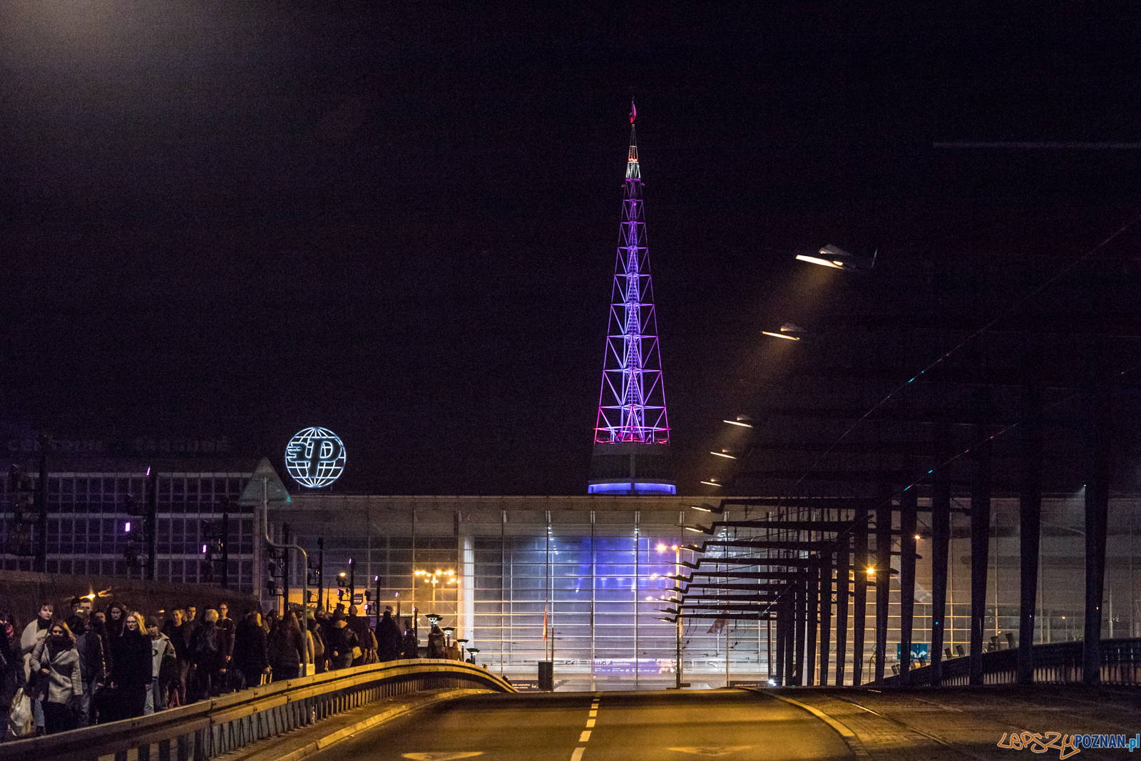 Spacer dla Wcześniaka - fioletowe światełko do nieba Foto: lepszyPOZNAN.pl/Piotr Rychter Spacer dla Wcześniaka - fioletowe światełko do nieba Foto: lepszyPOZNAN.pl/Piotr Rychter