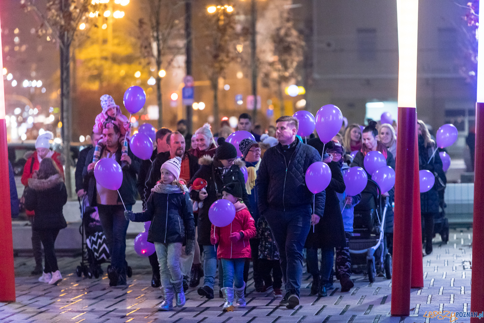 Spacer dla Wcześniaka - fioletowe światełko do nieba Foto: lepszyPOZNAN.pl/Piotr Rychter Spacer dla Wcześniaka - fioletowe światełko do nieba Foto: lepszyPOZNAN.pl/Piotr Rychter