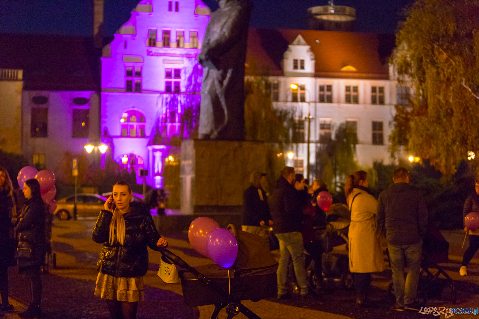 Spacer dla Wcześniaka - fioletowe światełko do nieba Foto: lepszyPOZNAN.pl/Piotr Rychter Spacer dla Wcześniaka - fioletowe światełko do nieba Foto: lepszyPOZNAN.pl/Piotr Rychter