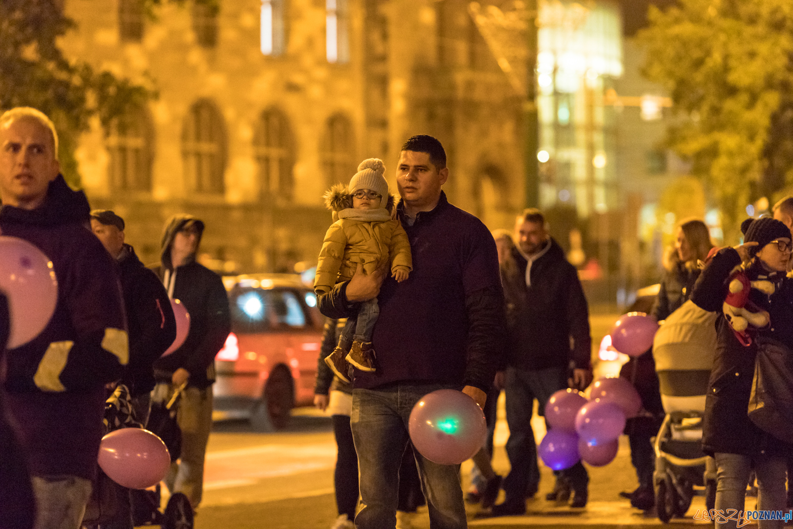 Spacer dla Wcześniaka - fioletowe światełko do nieba Foto: lepszyPOZNAN.pl/Piotr Rychter Spacer dla Wcześniaka - fioletowe światełko do nieba Foto: lepszyPOZNAN.pl/Piotr Rychter