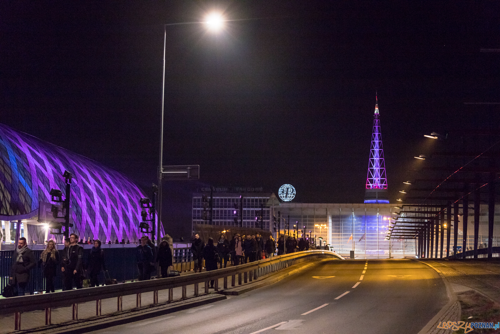 Spacer dla Wcześniaka - fioletowe światełko do nieba Foto: lepszyPOZNAN.pl/Piotr Rychter Spacer dla Wcześniaka - fioletowe światełko do nieba Foto: lepszyPOZNAN.pl/Piotr Rychter