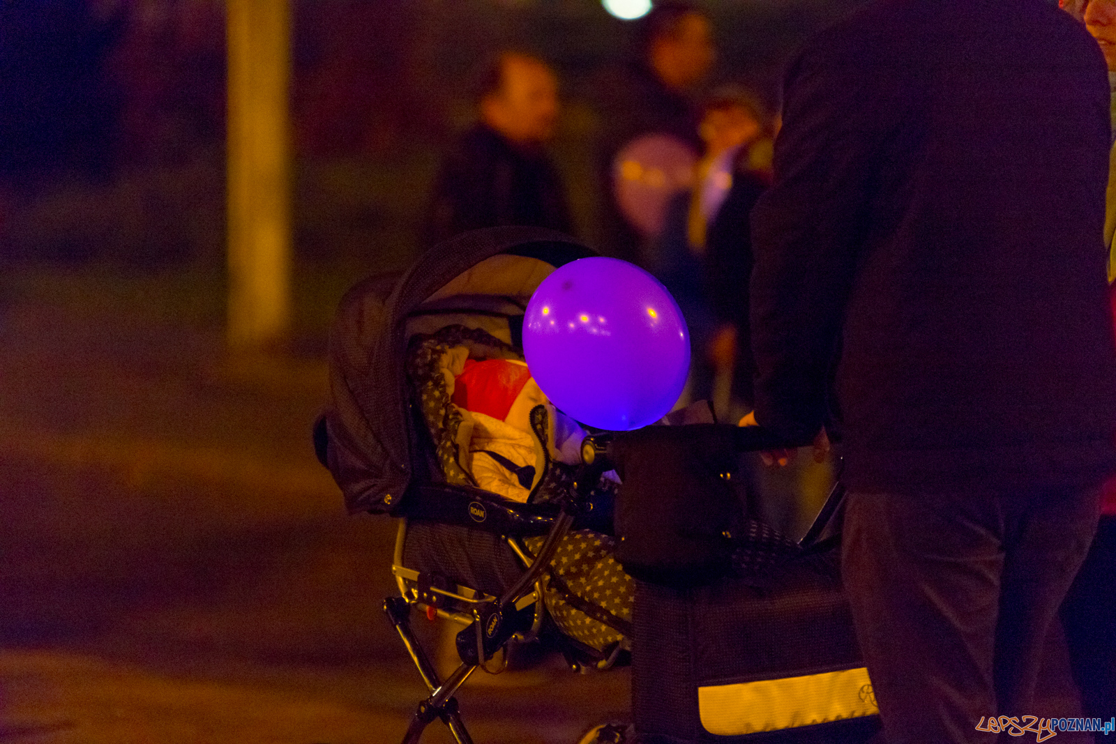 Spacer dla Wcześniaka - fioletowe światełko do nieba Foto: lepszyPOZNAN.pl/Piotr Rychter Spacer dla Wcześniaka - fioletowe światełko do nieba Foto: lepszyPOZNAN.pl/Piotr Rychter