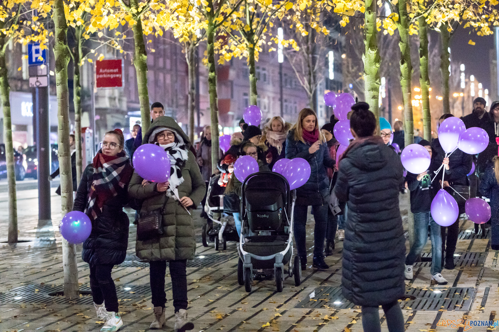 Spacer dla Wcześniaka - fioletowe światełko do nieba Foto: lepszyPOZNAN.pl/Piotr Rychter Spacer dla Wcześniaka - fioletowe światełko do nieba Foto: lepszyPOZNAN.pl/Piotr Rychter