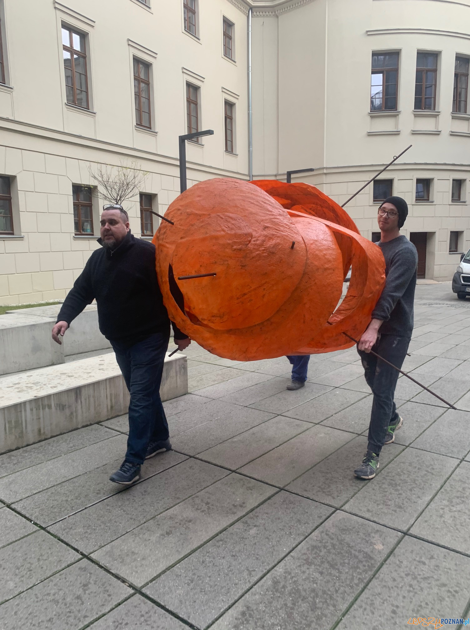 Plac Ratajskiego - park rzeźb Foto: materiały UAM Plac Ratajskiego - park rzeźb Foto: materiały UAM