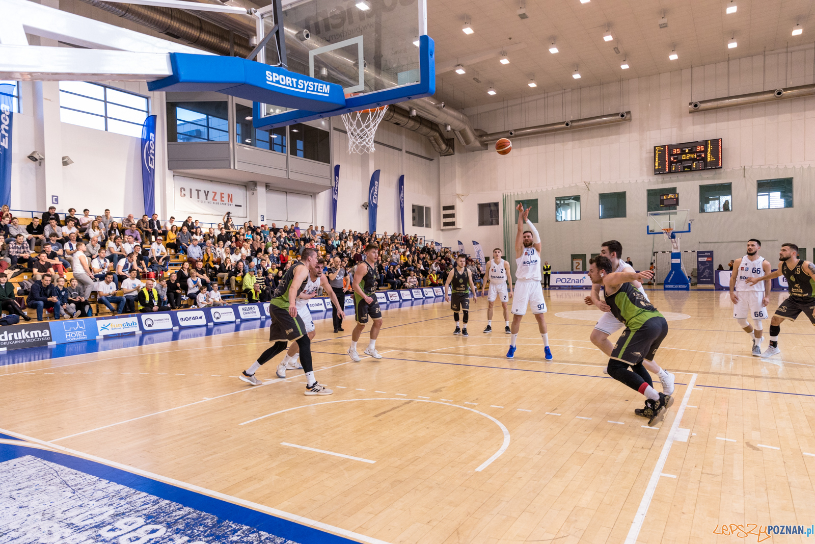 Miasto Szkła Krosno - Biofarm Basket Poznań 65:74 - Poznań 8. Foto: LepszyPOZNAN.pl / Paweł Rychter Miasto Szkła Krosno - Biofarm Basket Poznań 65:74 - Poznań 8. Foto: LepszyPOZNAN.pl / Paweł Rychter