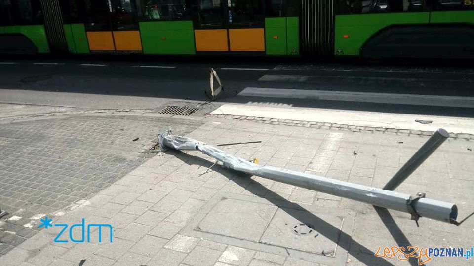 Głogowska Sielska - staranowana sygnalizacja świetlna Foto: ZDM Głogowska Sielska - staranowana sygnalizacja świetlna Foto: ZDM